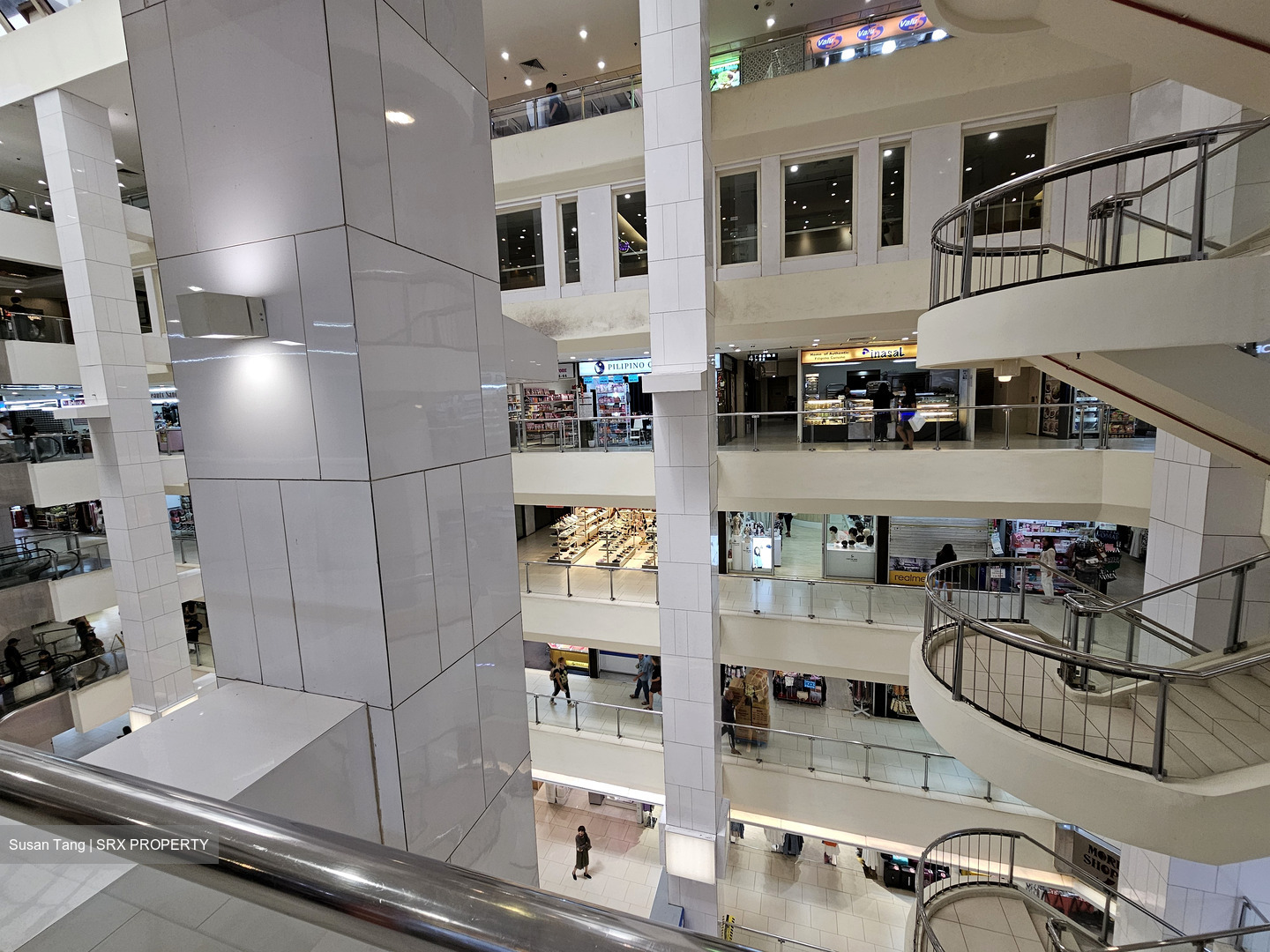 Lucky Plaza (D9), Retail #592975861